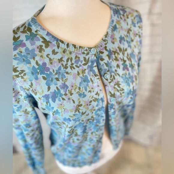 L.L. Bean 100% Cotton Blue Purple Floral classic Button Cardigan sweater top - Picture 8 of 16